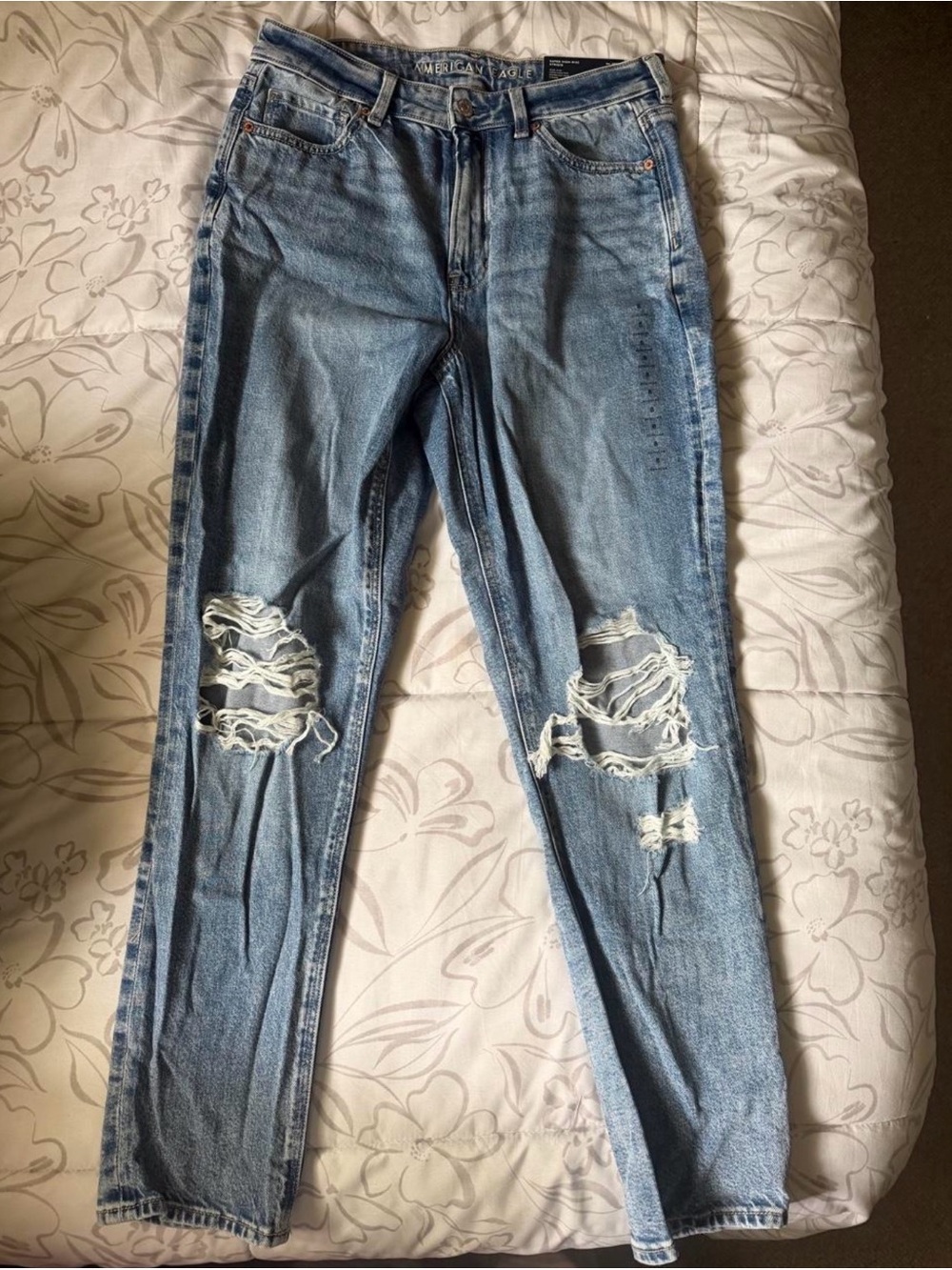 American Eagle Outfitters Mom Jeans